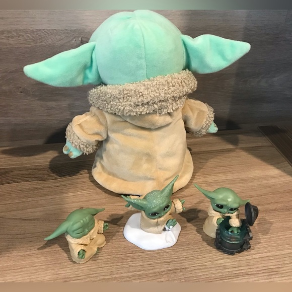 Baby Yoda Plush / Stuff  Toy & 3 small Baby Yoda  figures - Picture 2 of 5